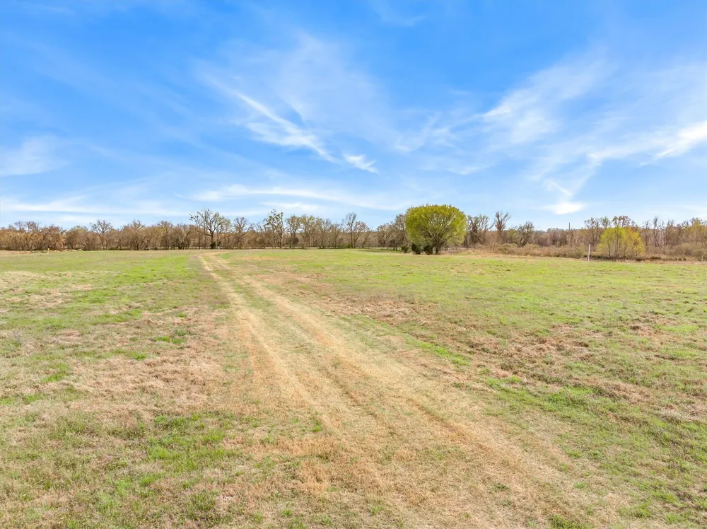 15548 Highway 80 Edgewood, TX 75117