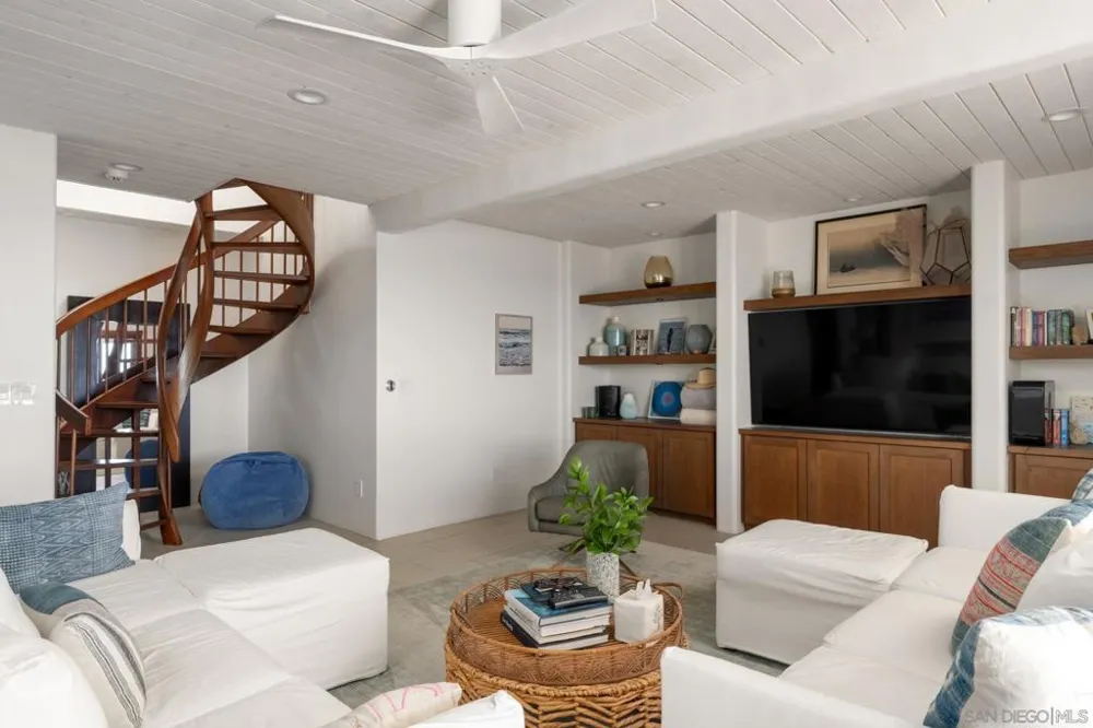 1370 Neptune Encinitas, CA 92024