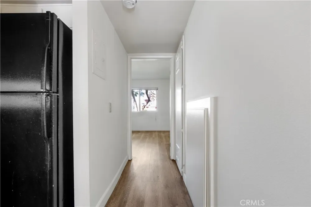2726 S Menlo Ave. Los Angeles, CA 90007
