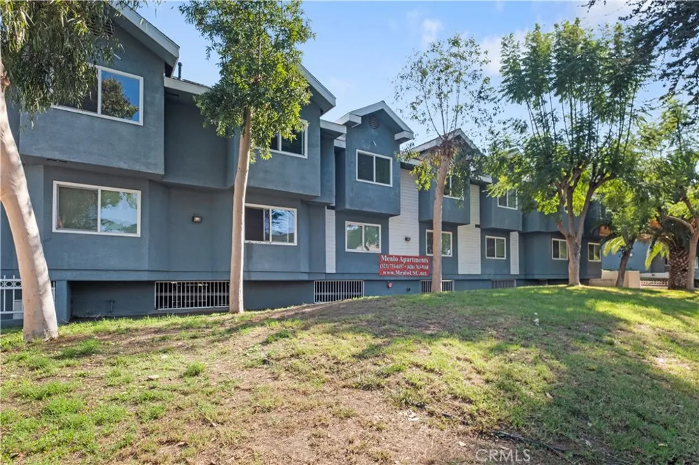 2726 S Menlo Ave. Los Angeles, CA 90007