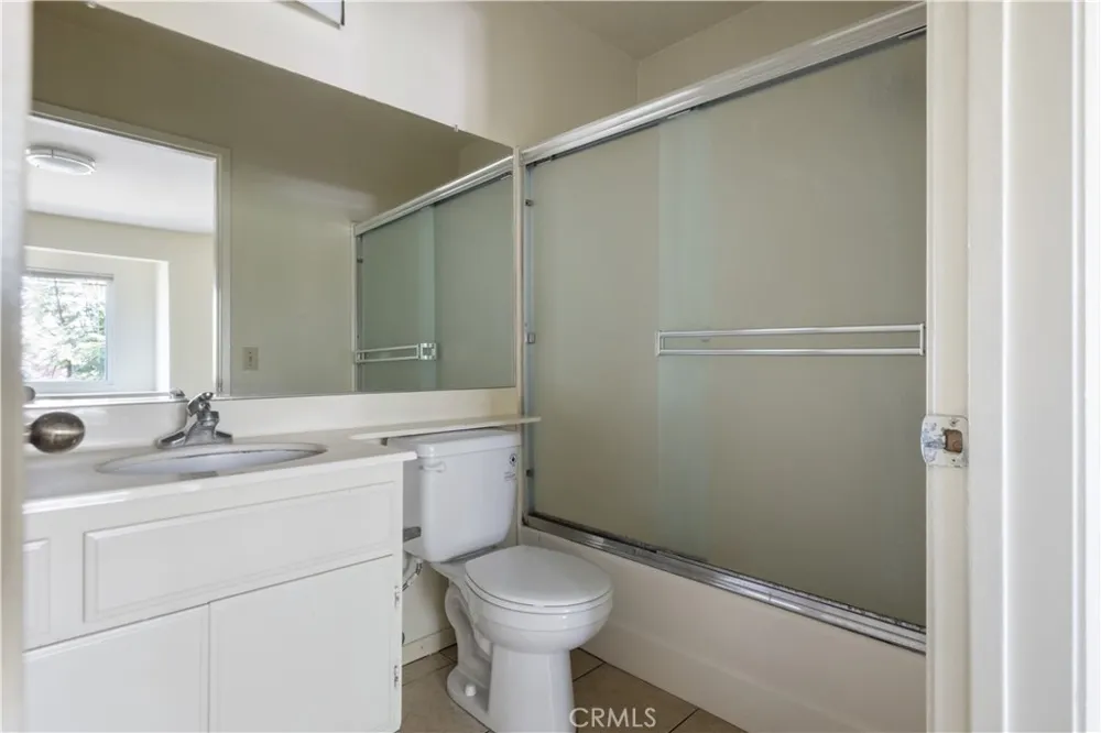 2726 S Menlo Ave. Los Angeles, CA 90007