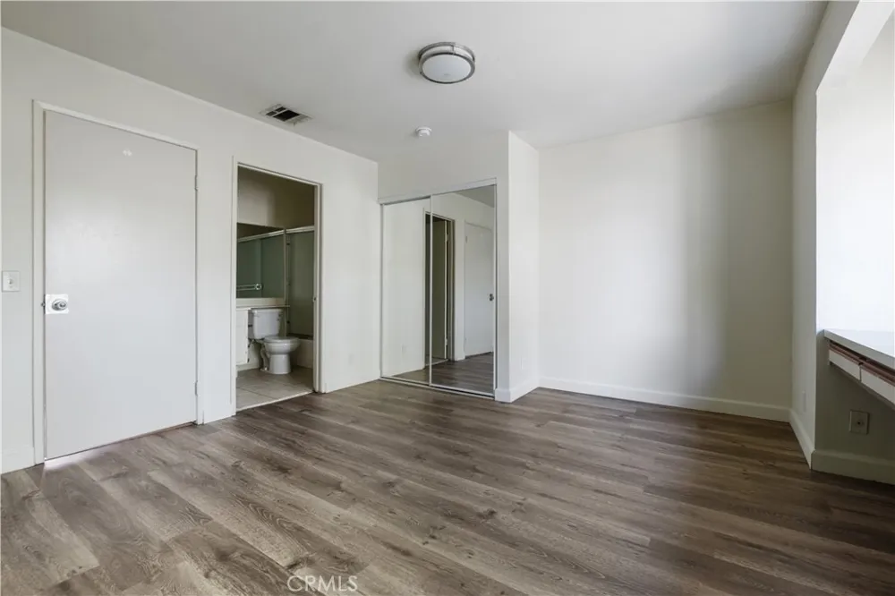 2726 S Menlo Ave. Los Angeles, CA 90007