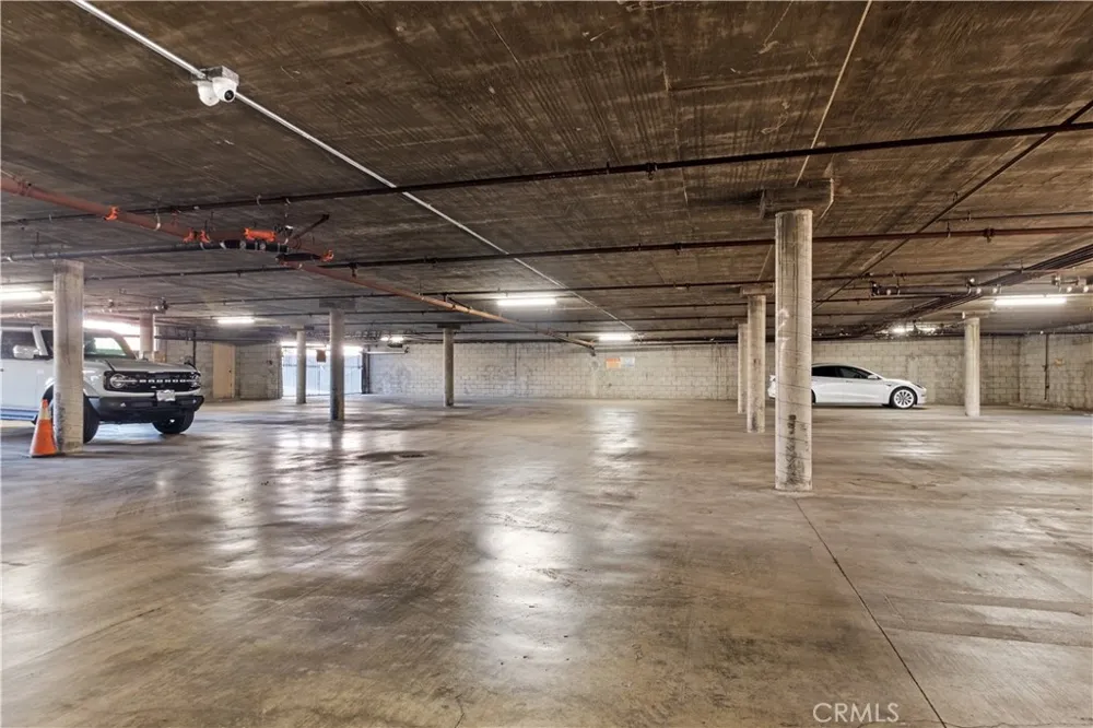 2726 S Menlo Ave. Los Angeles, CA 90007