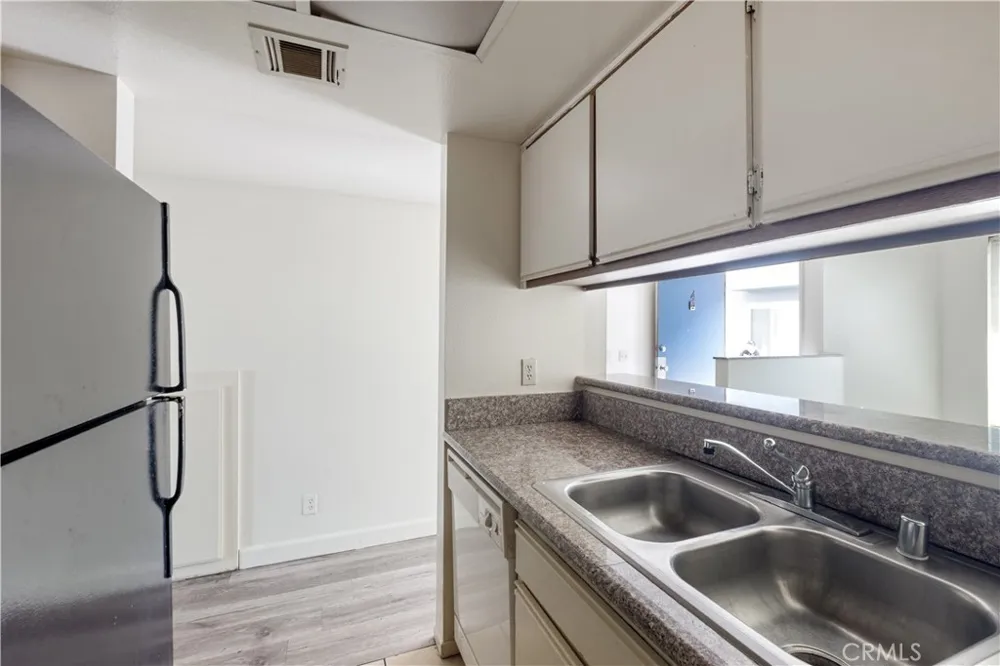2726 S Menlo Ave. Los Angeles, CA 90007