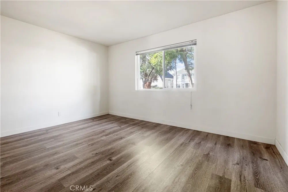 2726 S Menlo Ave. Los Angeles, CA 90007