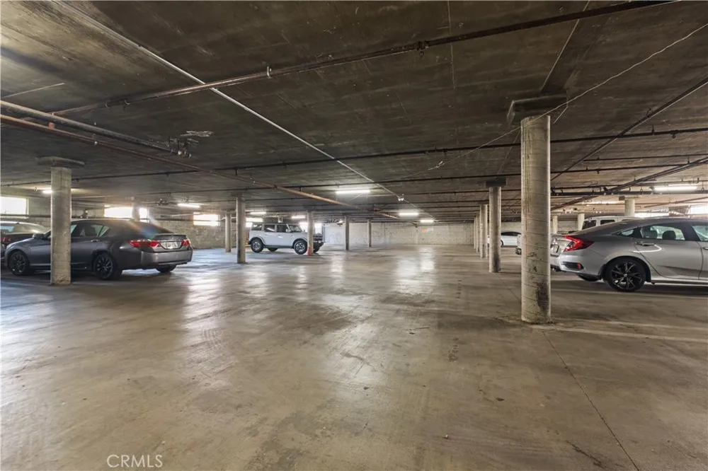 2726 S Menlo Ave. Los Angeles, CA 90007