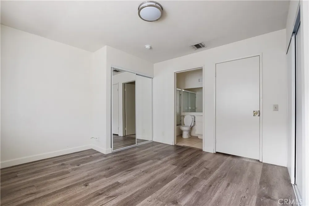 2726 S Menlo Ave. Los Angeles, CA 90007