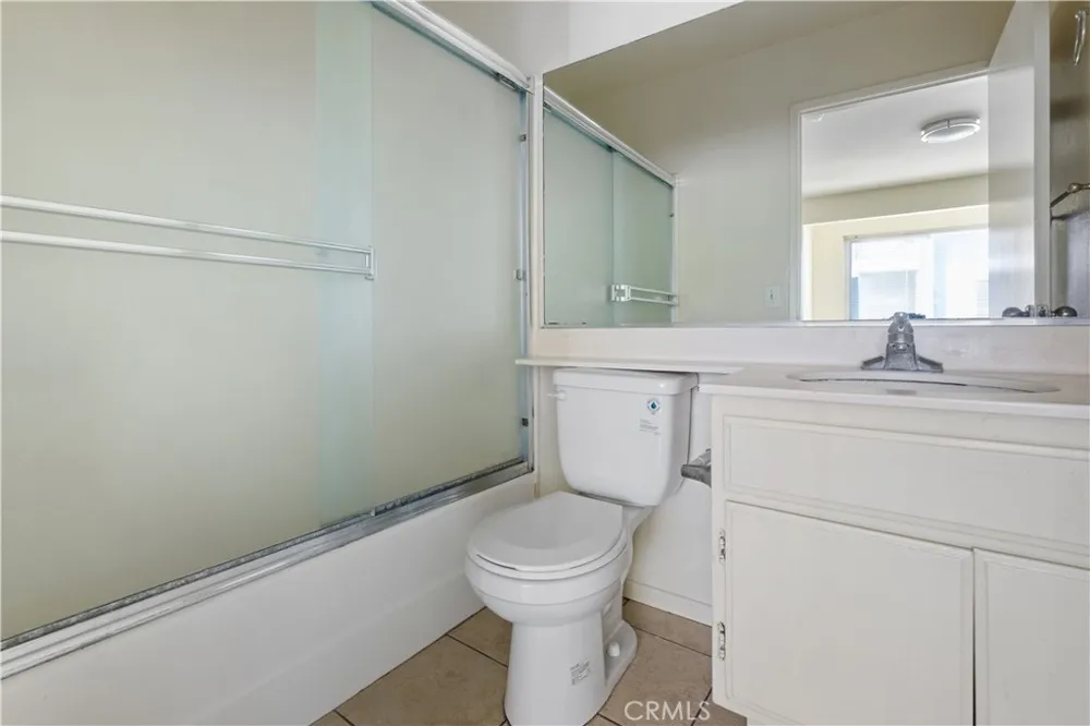 2726 S Menlo Ave. Los Angeles, CA 90007