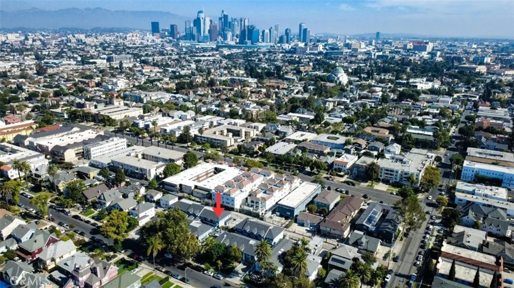 2726 S Menlo Ave. Los Angeles, CA 90007