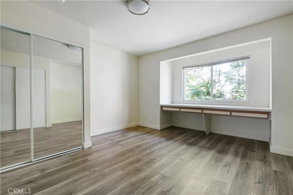 2726 S Menlo Ave. Los Angeles, CA 90007