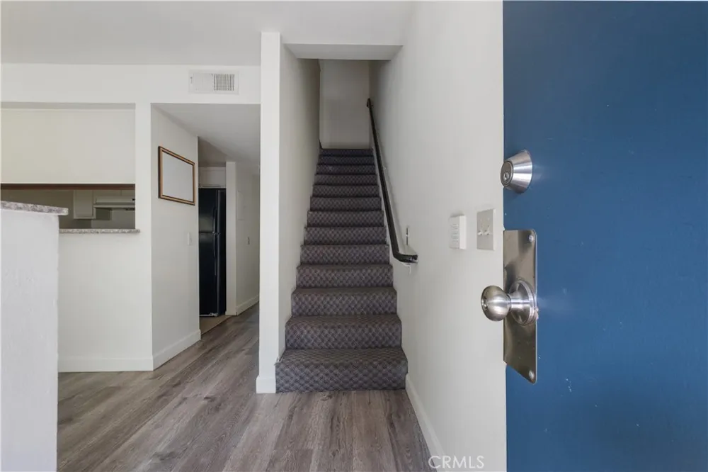 2726 S Menlo Ave. Los Angeles, CA 90007