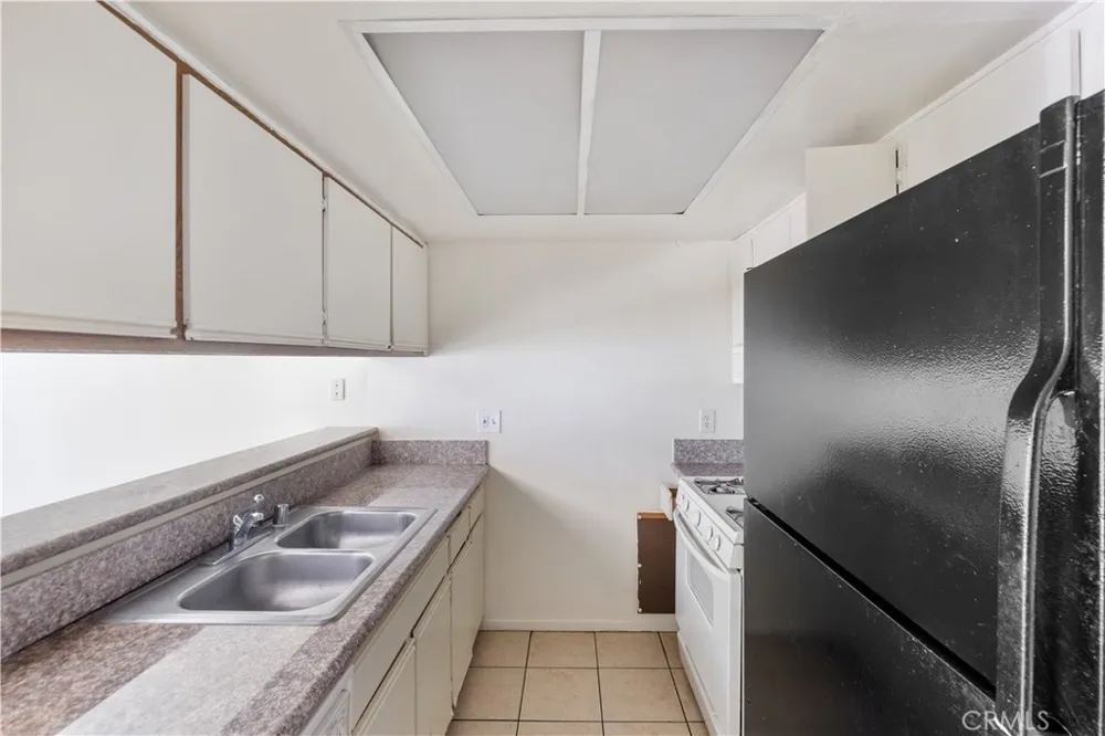 2726 S Menlo Ave. Los Angeles, CA 90007