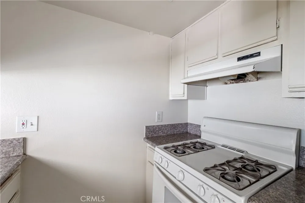 2726 S Menlo Ave. Los Angeles, CA 90007