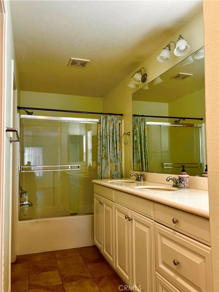 28382 Mirabelle Saugus, CA 91350
