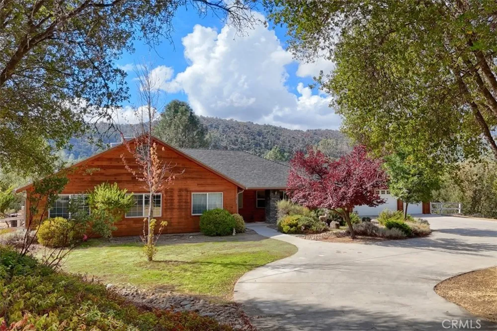 38788 Goldenrod Lane Oakhurst, CA 93644