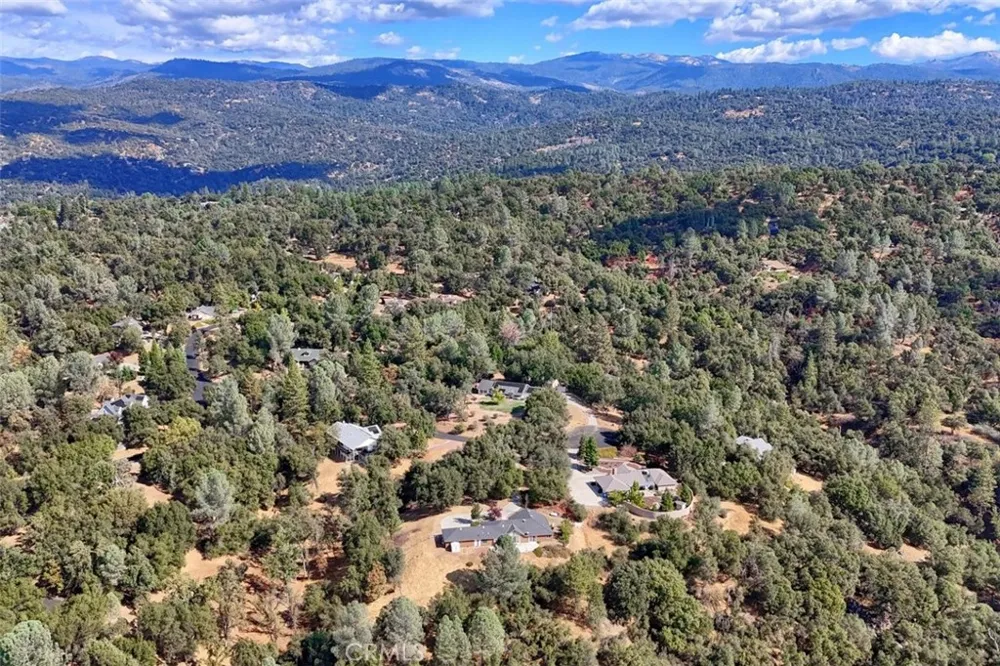38788 Goldenrod Lane Oakhurst, CA 93644