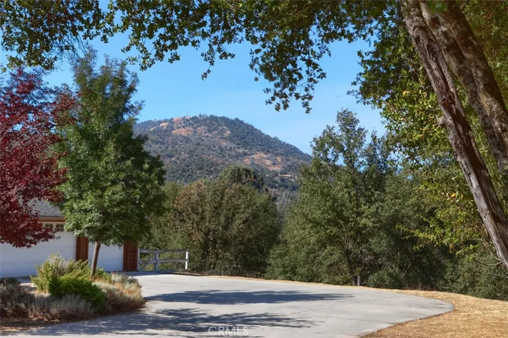 38788 Goldenrod Lane Oakhurst, CA 93644