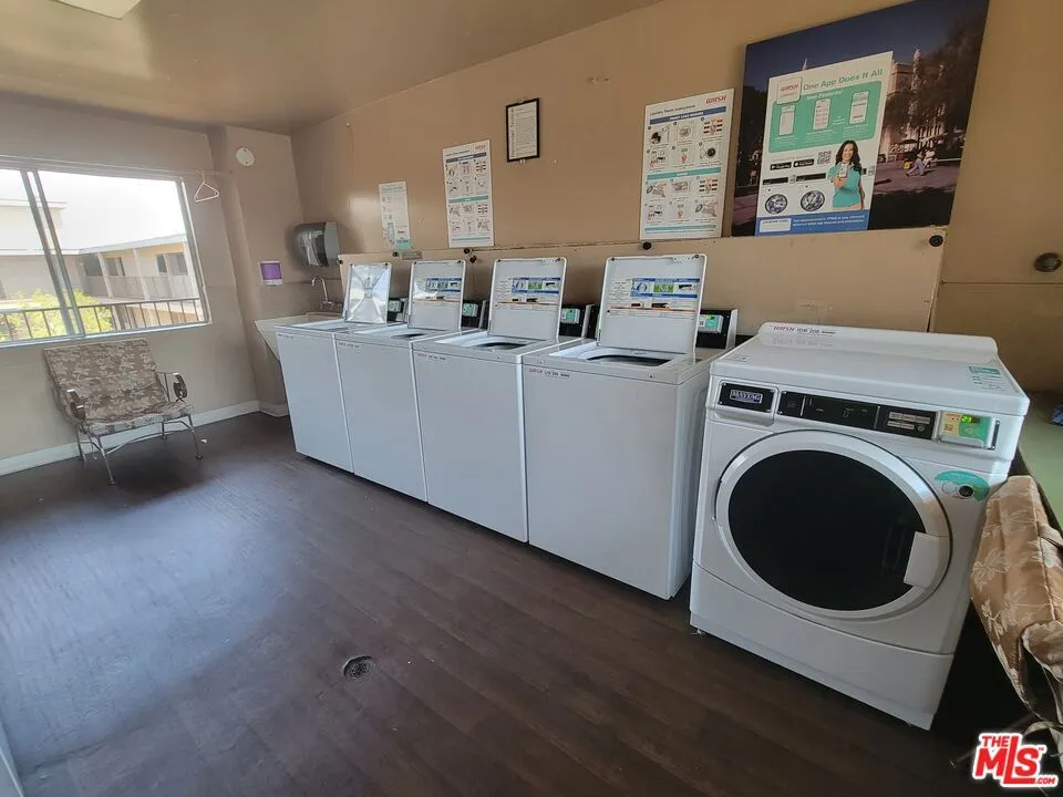2501 W Redondo Beach Boulevard #324 Gardena, CA 90249