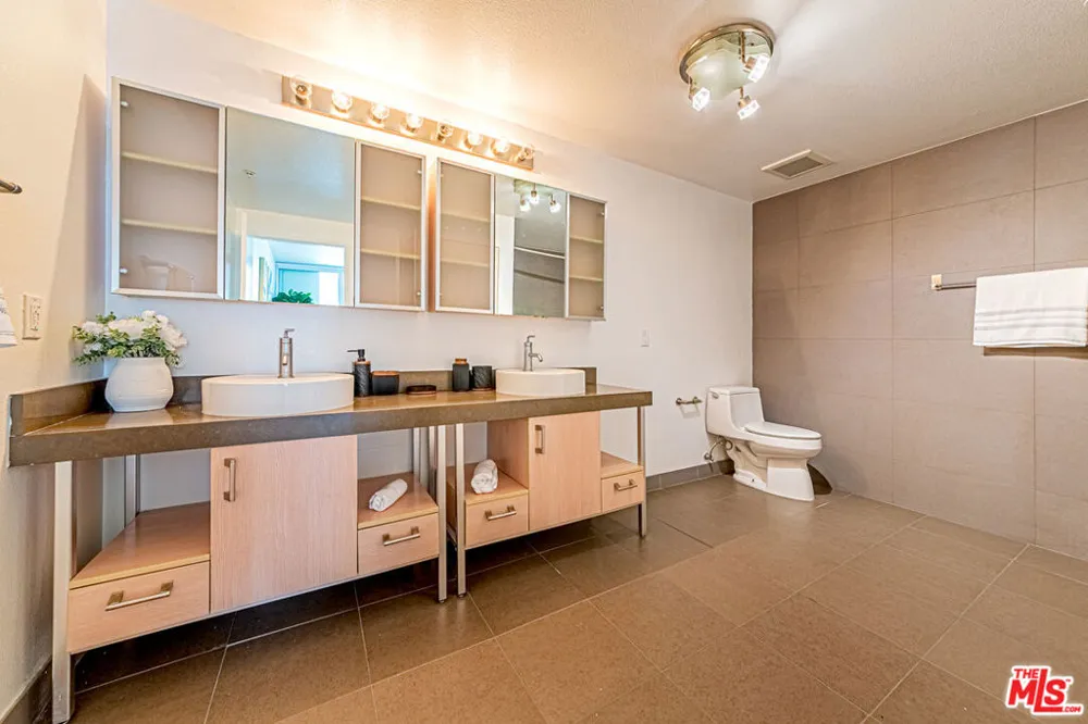 1234 Wilshire Boulevard #321 Los Angeles, CA 90017