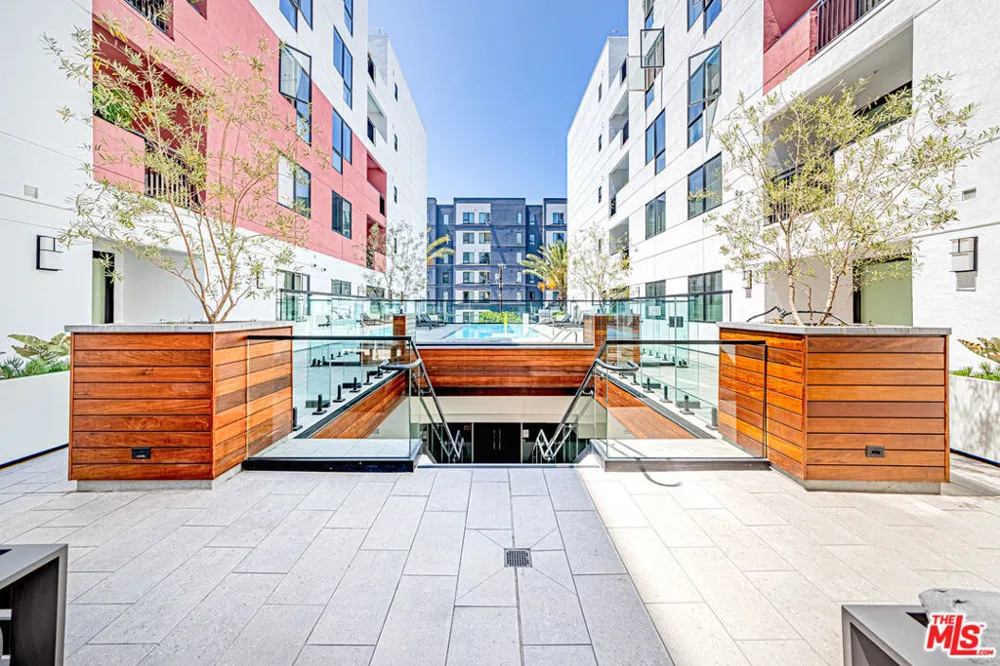 1234 Wilshire Boulevard #321 Los Angeles, CA 90017