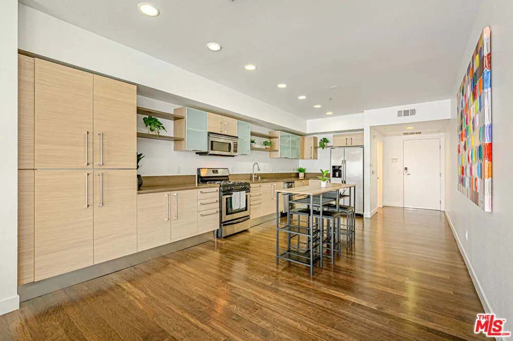 1234 Wilshire Boulevard #321 Los Angeles, CA 90017