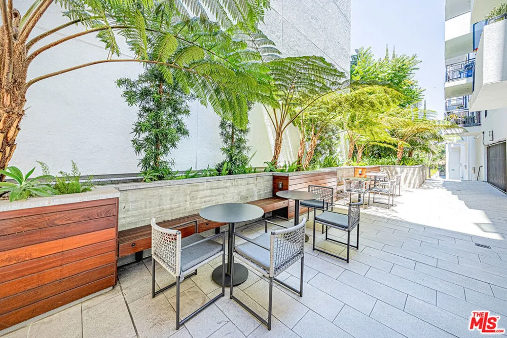 1234 Wilshire Boulevard #321 Los Angeles, CA 90017
