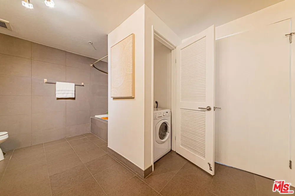 1234 Wilshire Boulevard #321 Los Angeles, CA 90017