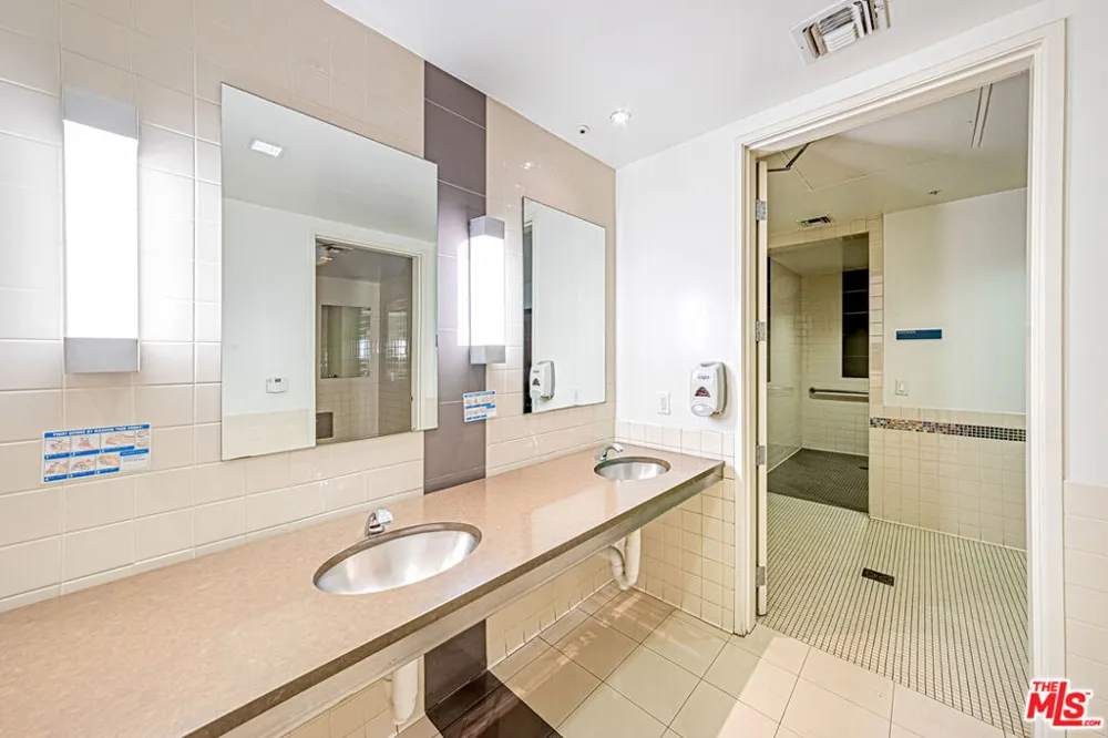 1234 Wilshire Boulevard #321 Los Angeles, CA 90017