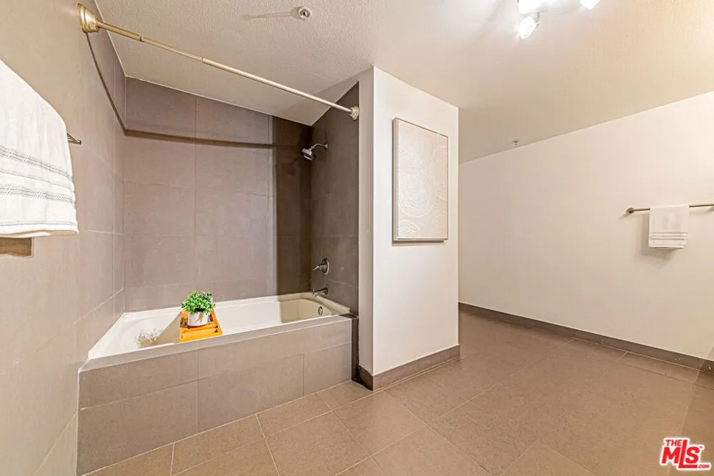 1234 Wilshire Boulevard #321 Los Angeles, CA 90017