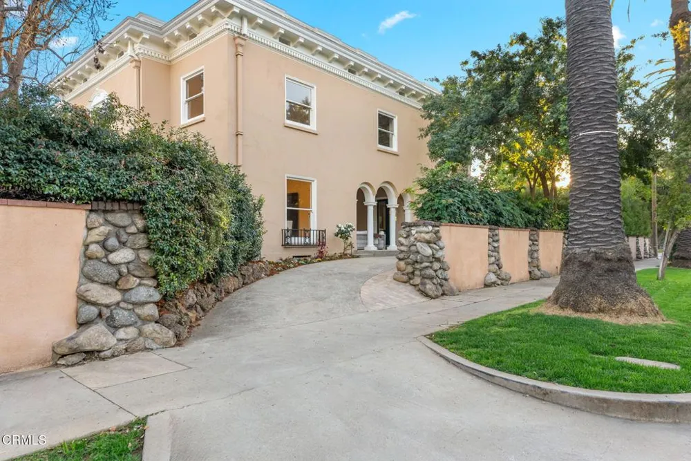 203 Oaklawn Avenue South Pasadena, CA 91030