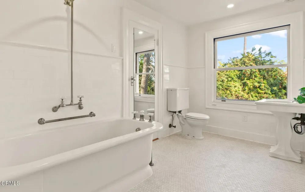 203 Oaklawn Avenue South Pasadena, CA 91030