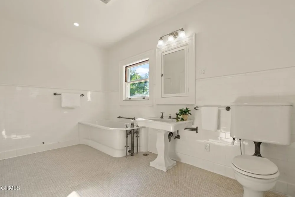 203 Oaklawn Avenue South Pasadena, CA 91030