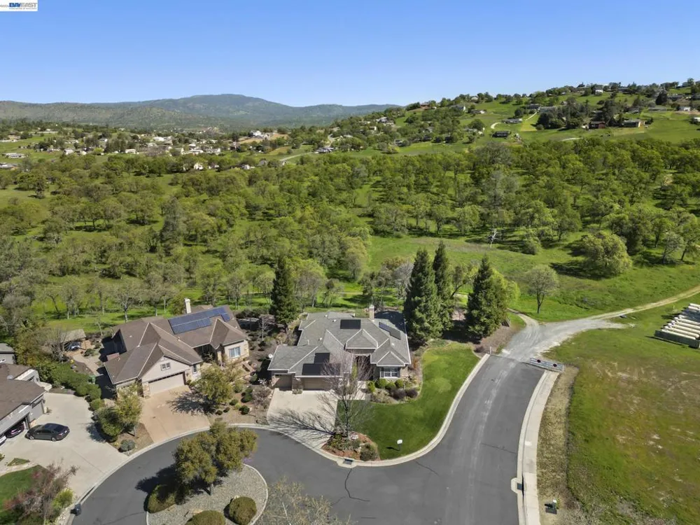 8 Rock Ridge Ct Copperopolis, CA 95228