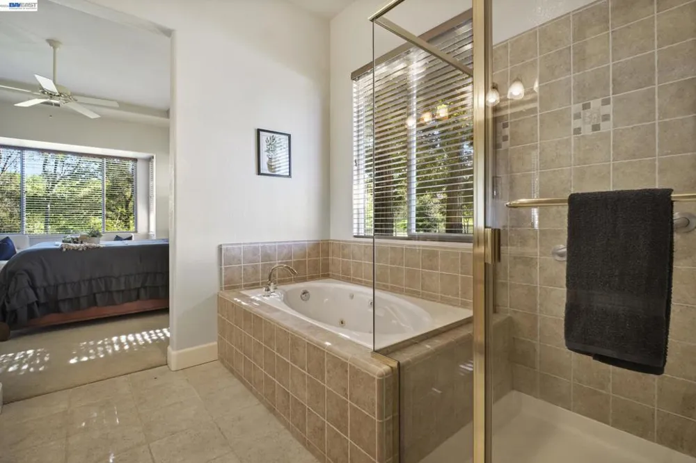 8 Rock Ridge Ct Copperopolis, CA 95228