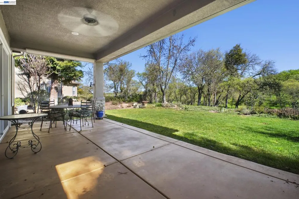 8 Rock Ridge Ct Copperopolis, CA 95228