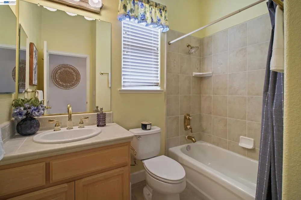 8 Rock Ridge Ct Copperopolis, CA 95228
