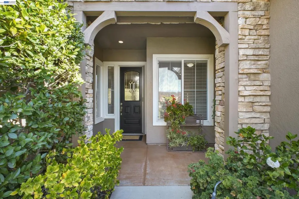 8 Rock Ridge Ct Copperopolis, CA 95228