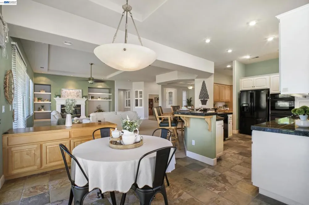 8 Rock Ridge Ct Copperopolis, CA 95228