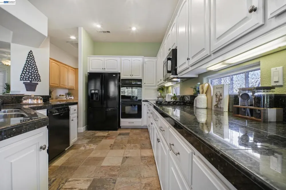 8 Rock Ridge Ct Copperopolis, CA 95228