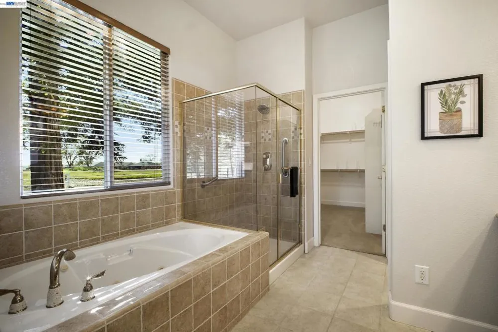 8 Rock Ridge Ct Copperopolis, CA 95228