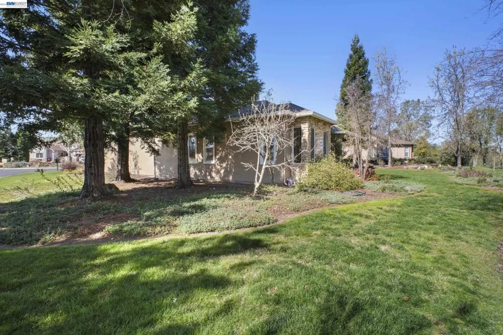 8 Rock Ridge Ct Copperopolis, CA 95228
