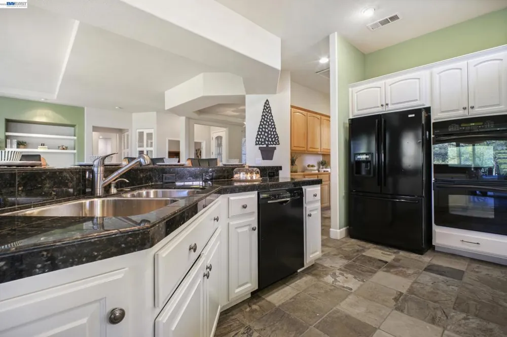 8 Rock Ridge Ct Copperopolis, CA 95228