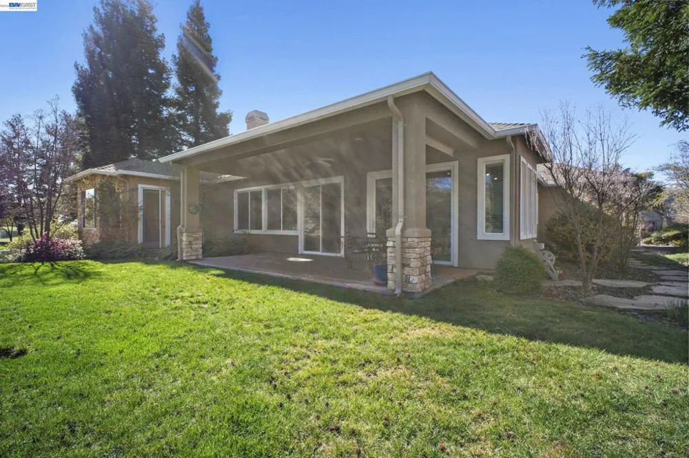 8 Rock Ridge Ct Copperopolis, CA 95228