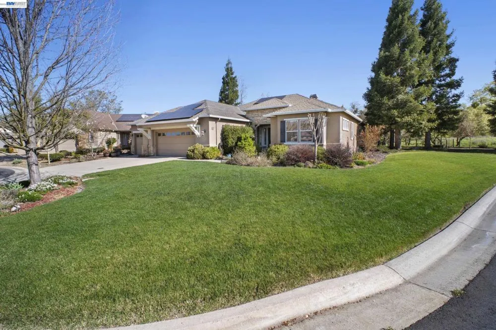 8 Rock Ridge Ct Copperopolis, CA 95228