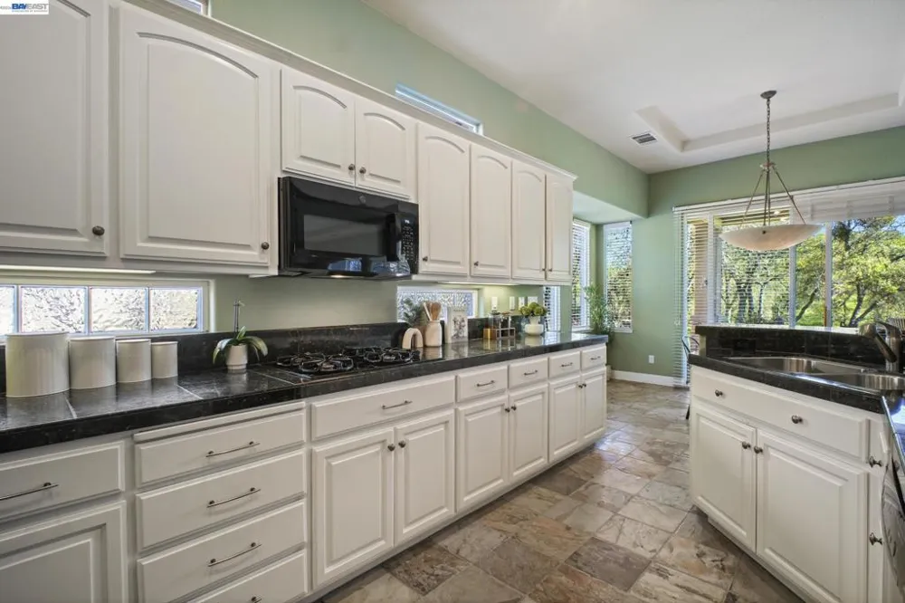 8 Rock Ridge Ct Copperopolis, CA 95228