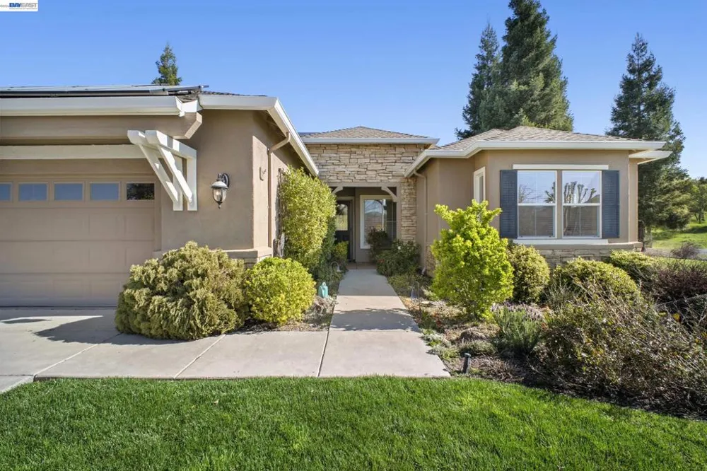 8 Rock Ridge Ct Copperopolis, CA 95228