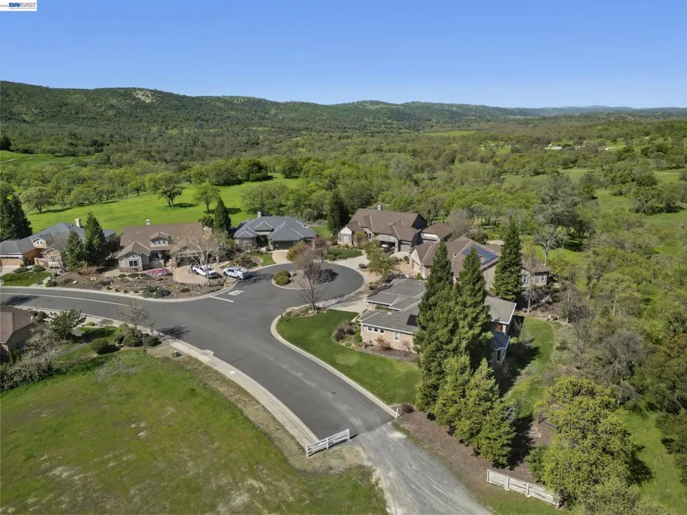 8 Rock Ridge Ct Copperopolis, CA 95228