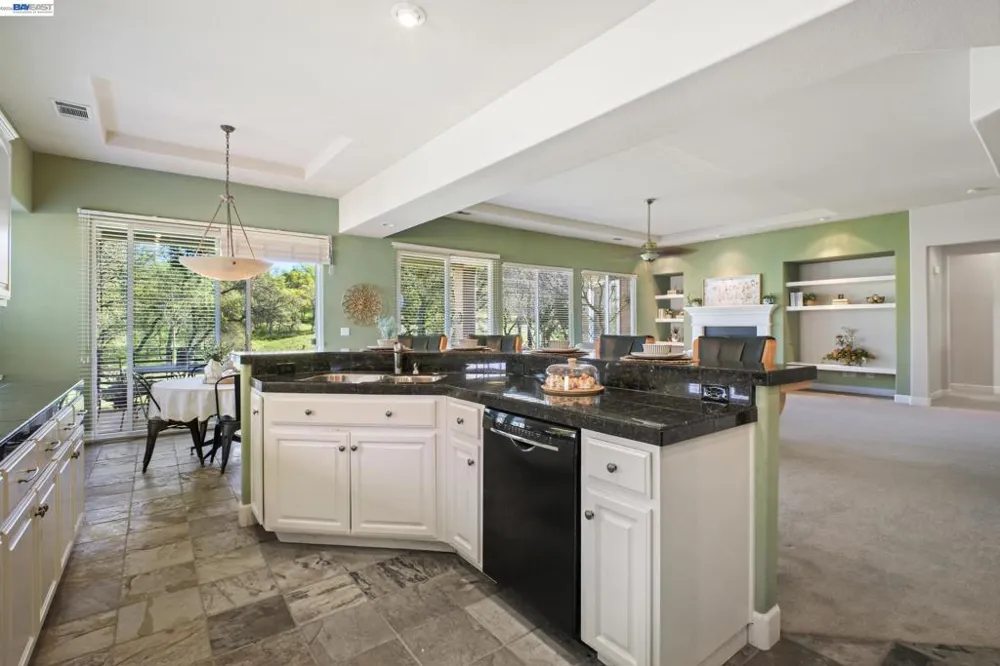 8 Rock Ridge Ct Copperopolis, CA 95228