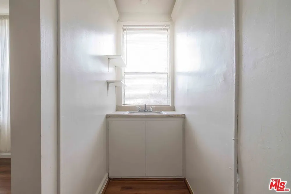 2629 W 8th Street #C (320) Los Angeles, CA 90057