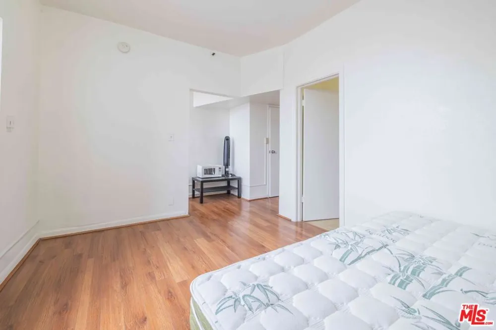 2629 W 8th Street #C (320) Los Angeles, CA 90057
